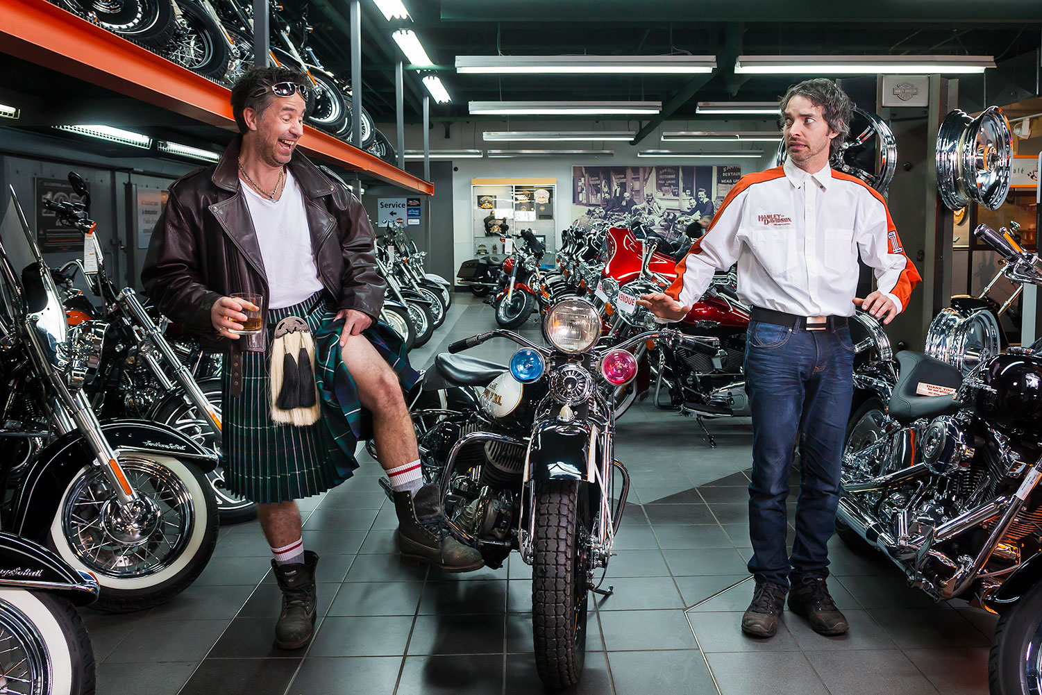 Stephan Deschenaux et David-Alexandre Després in a motorcycle dealership.